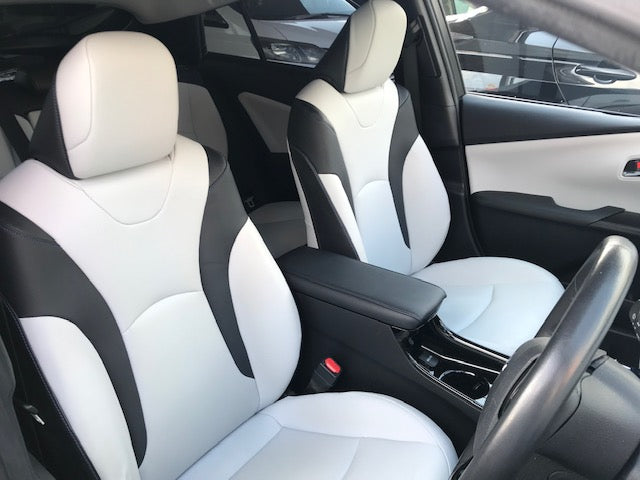 TOYOTA 2018year PRIUS A TOURING SELECTION