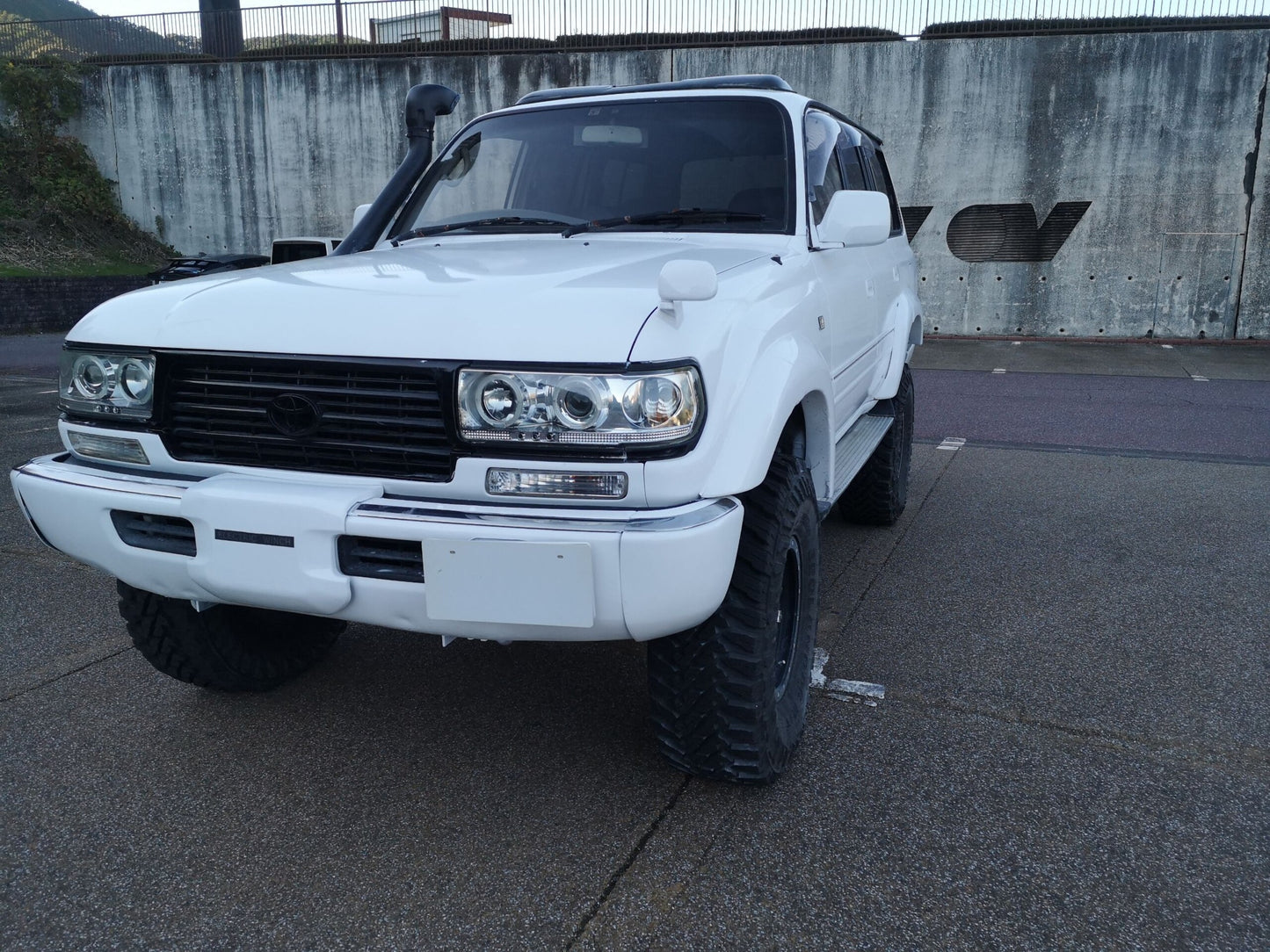 TOYOTA LAND CRUISER-80